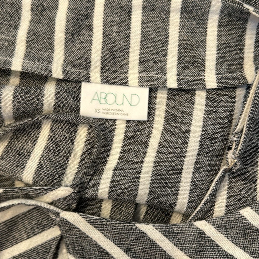 Abound Linen Top Size XS - Picture 7 of 8